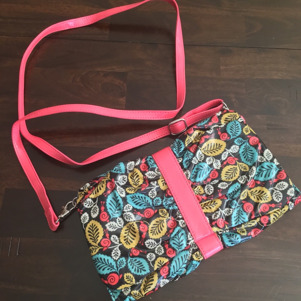 Vera Bradley Crossbody (Happy Snails)